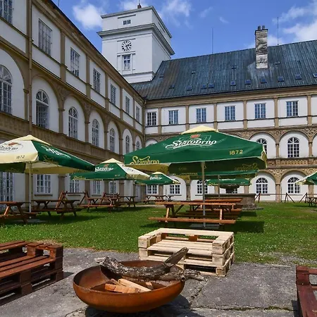 Pensionat Zamek Racice-Pistovice