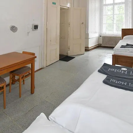 Zamek 3* Racice-Pistovice